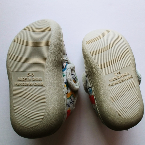 Dinosaur Slippers size 5-6 - Picture 10 of 11